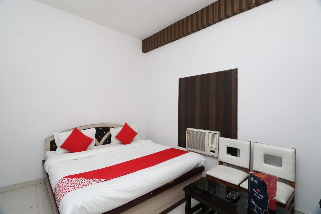 Oyo 24572 Express Inn Lucknow Exteriör bild
