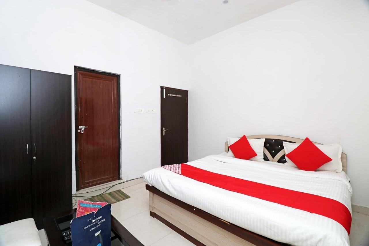 Oyo 24572 Express Inn Lucknow Exteriör bild