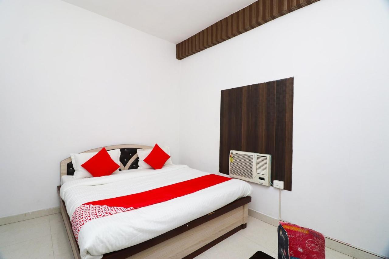 Oyo 24572 Express Inn Lucknow Exteriör bild
