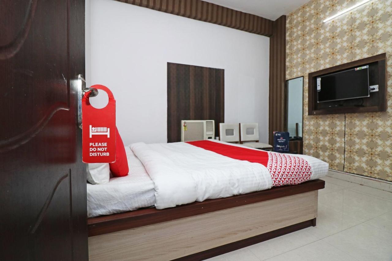 Oyo 24572 Express Inn Lucknow Exteriör bild