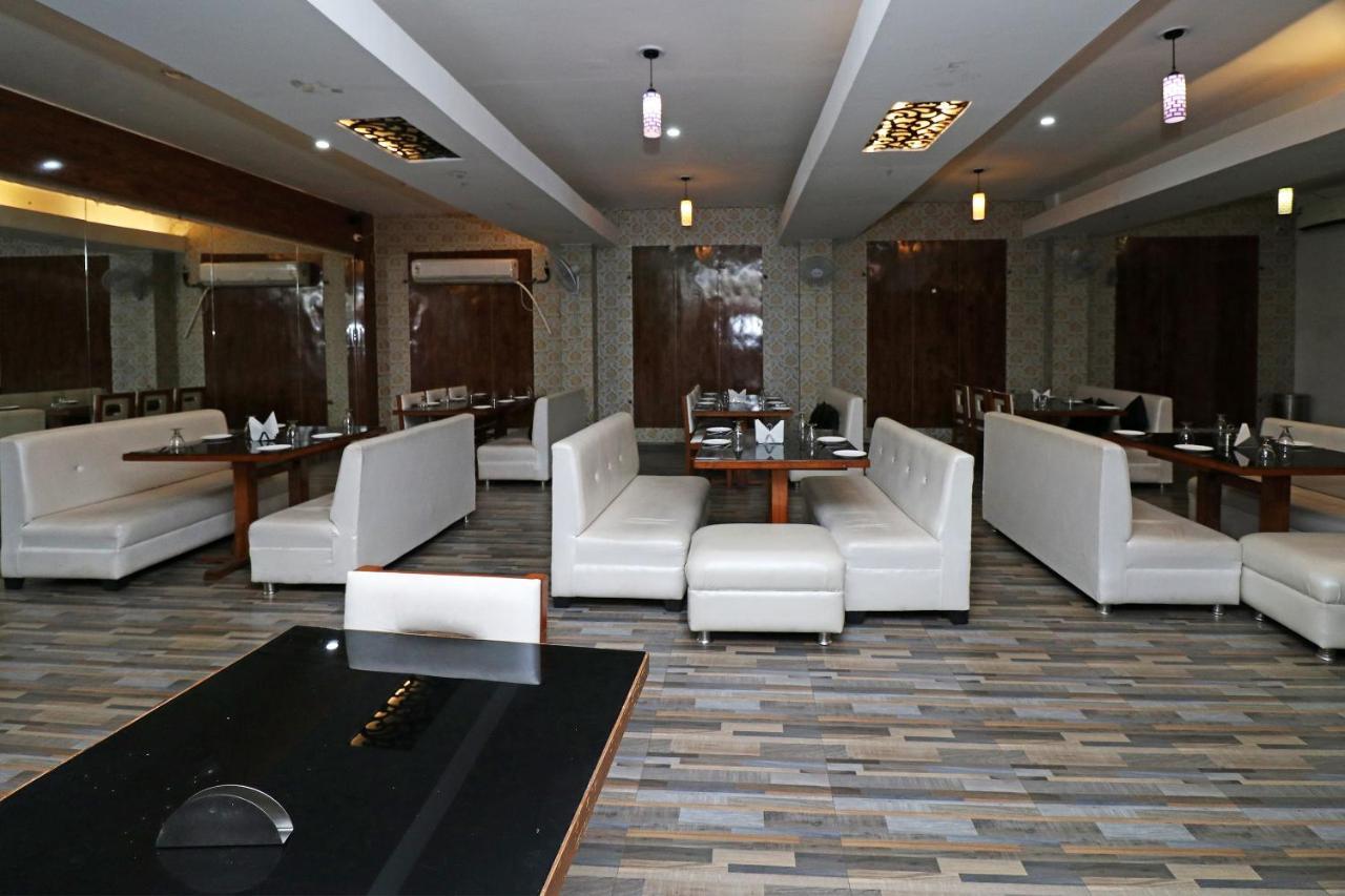 Oyo 24572 Express Inn Lucknow Exteriör bild