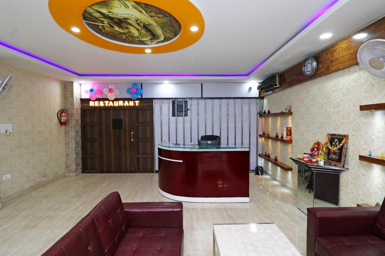 Oyo 24572 Express Inn Lucknow Exteriör bild