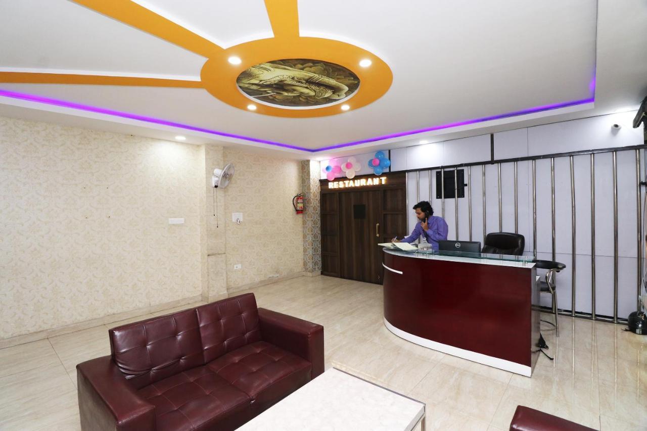 Oyo 24572 Express Inn Lucknow Exteriör bild