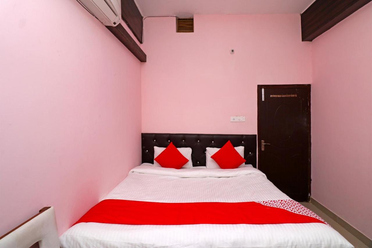 Oyo 24572 Express Inn Lucknow Exteriör bild