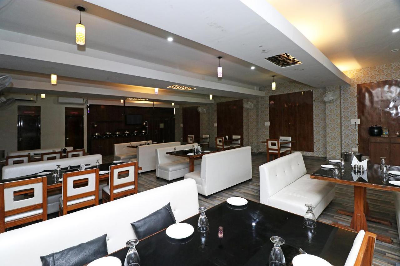 Oyo 24572 Express Inn Lucknow Exteriör bild