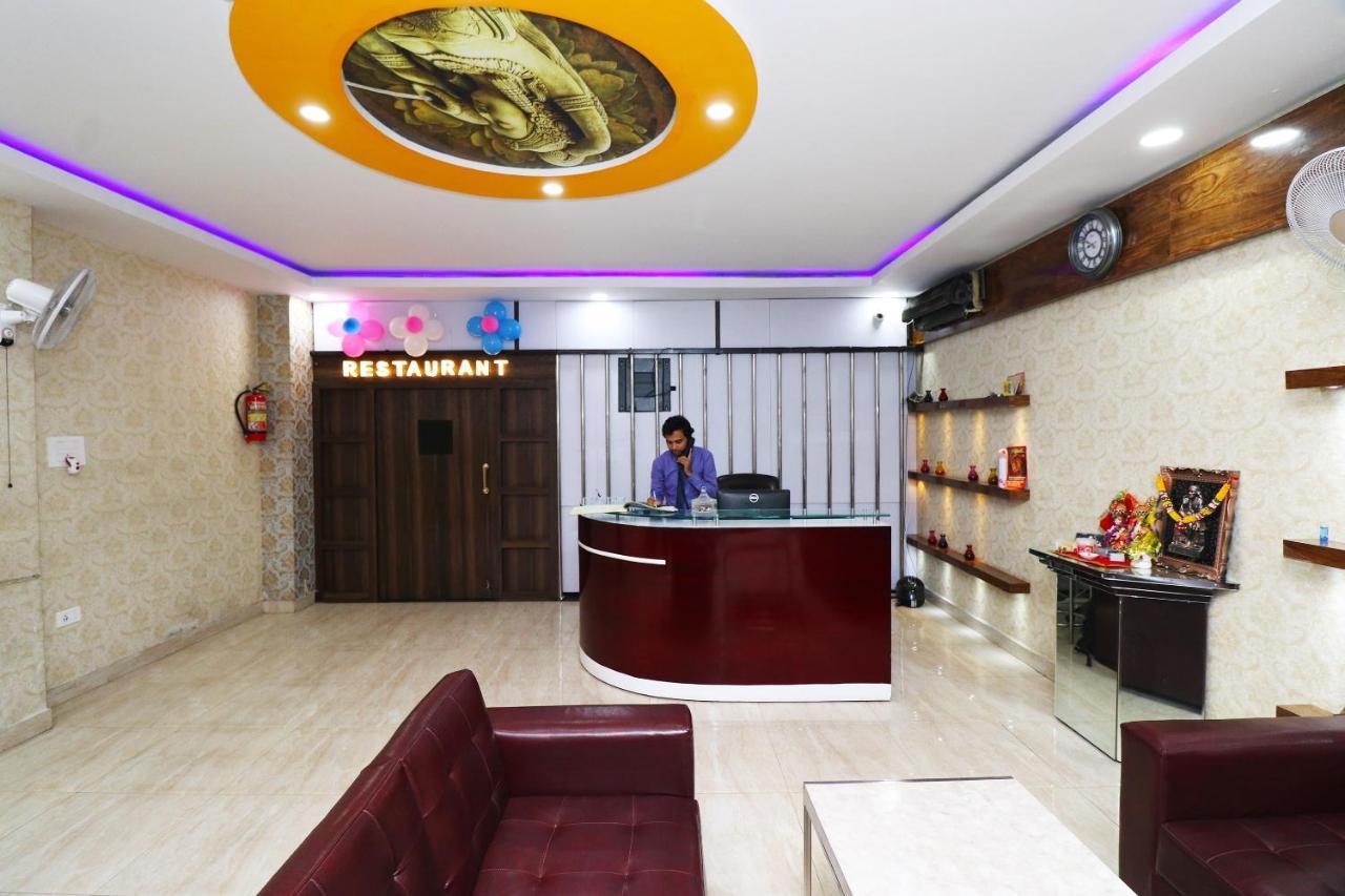 Oyo 24572 Express Inn Lucknow Exteriör bild