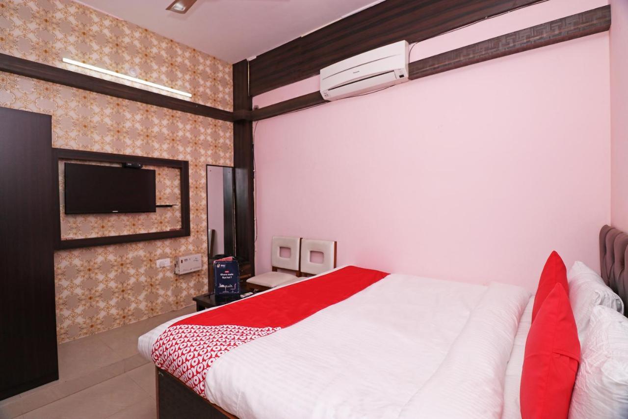 Oyo 24572 Express Inn Lucknow Exteriör bild