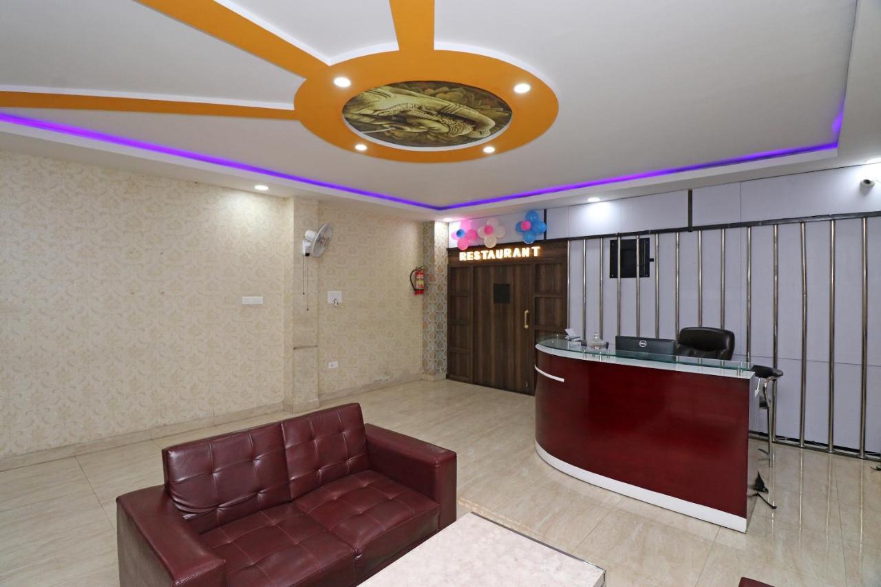 Oyo 24572 Express Inn Lucknow Exteriör bild